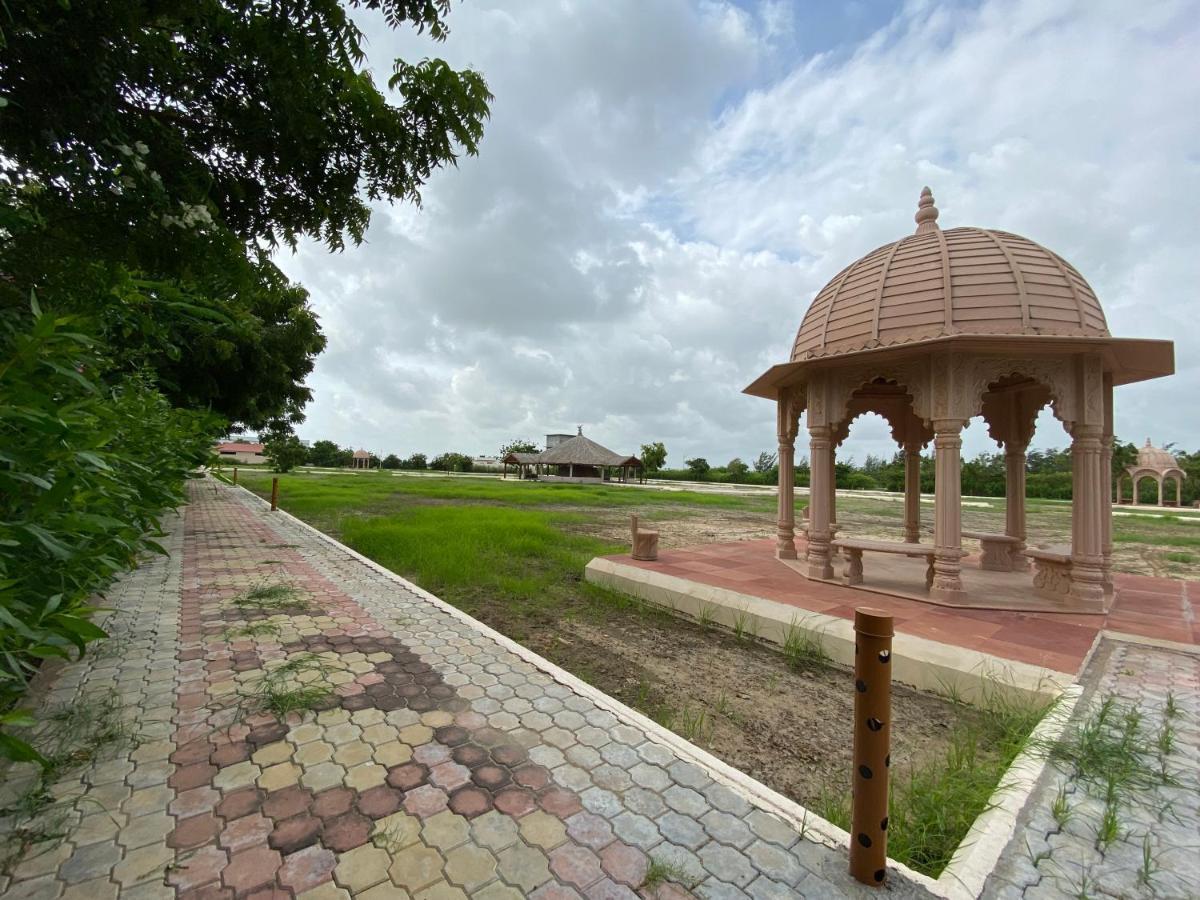 City The Village Beach Resort Laeja Luaran gambar